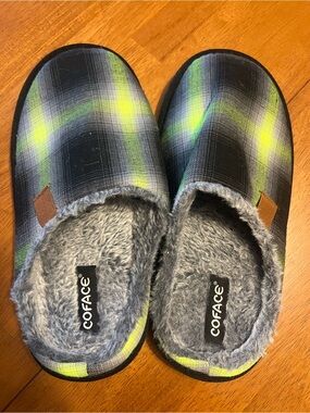 Coface Men's Gray Plaid Slip-On Slippers